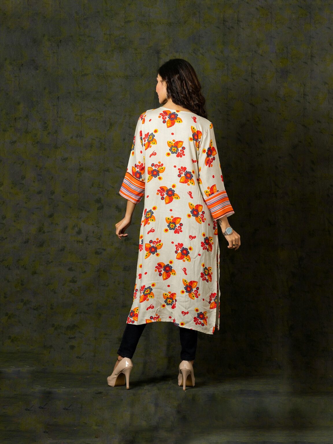 Kuchi Rayon Round Neck Kurti - Image 9