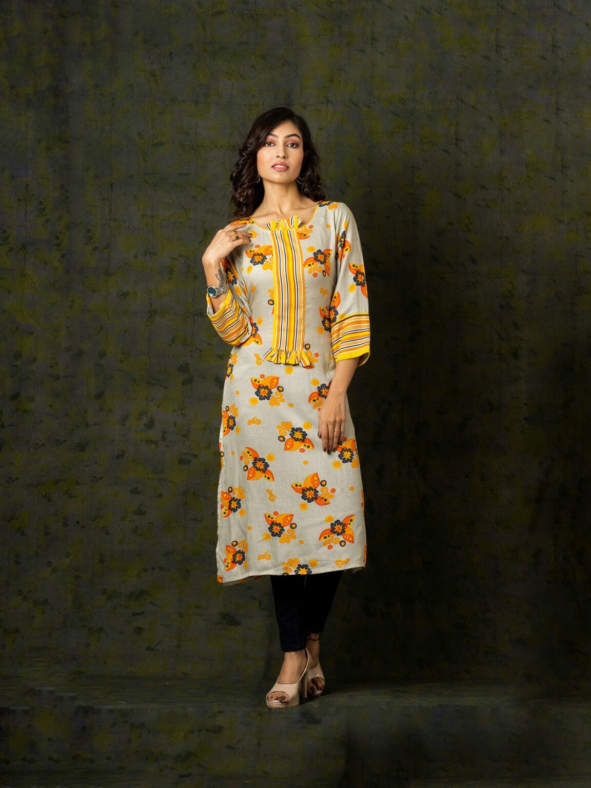 Kuchi Rayon Round Neck Kurti - Image 5