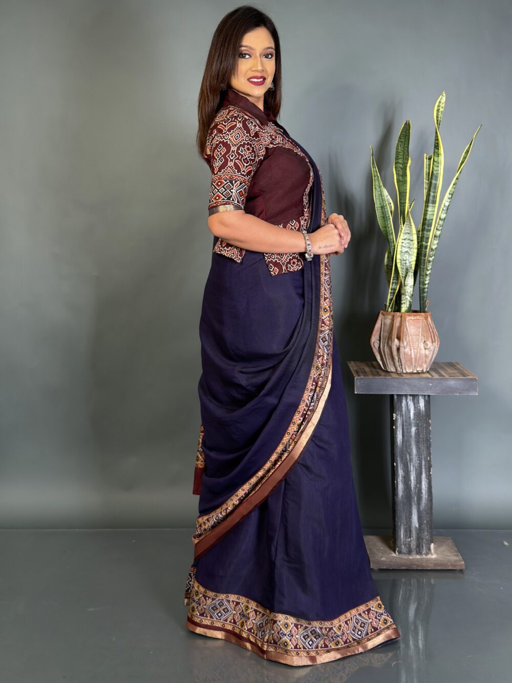 Patola Noir Navy-Chocolate Ready-to-wear Saree - Image 2