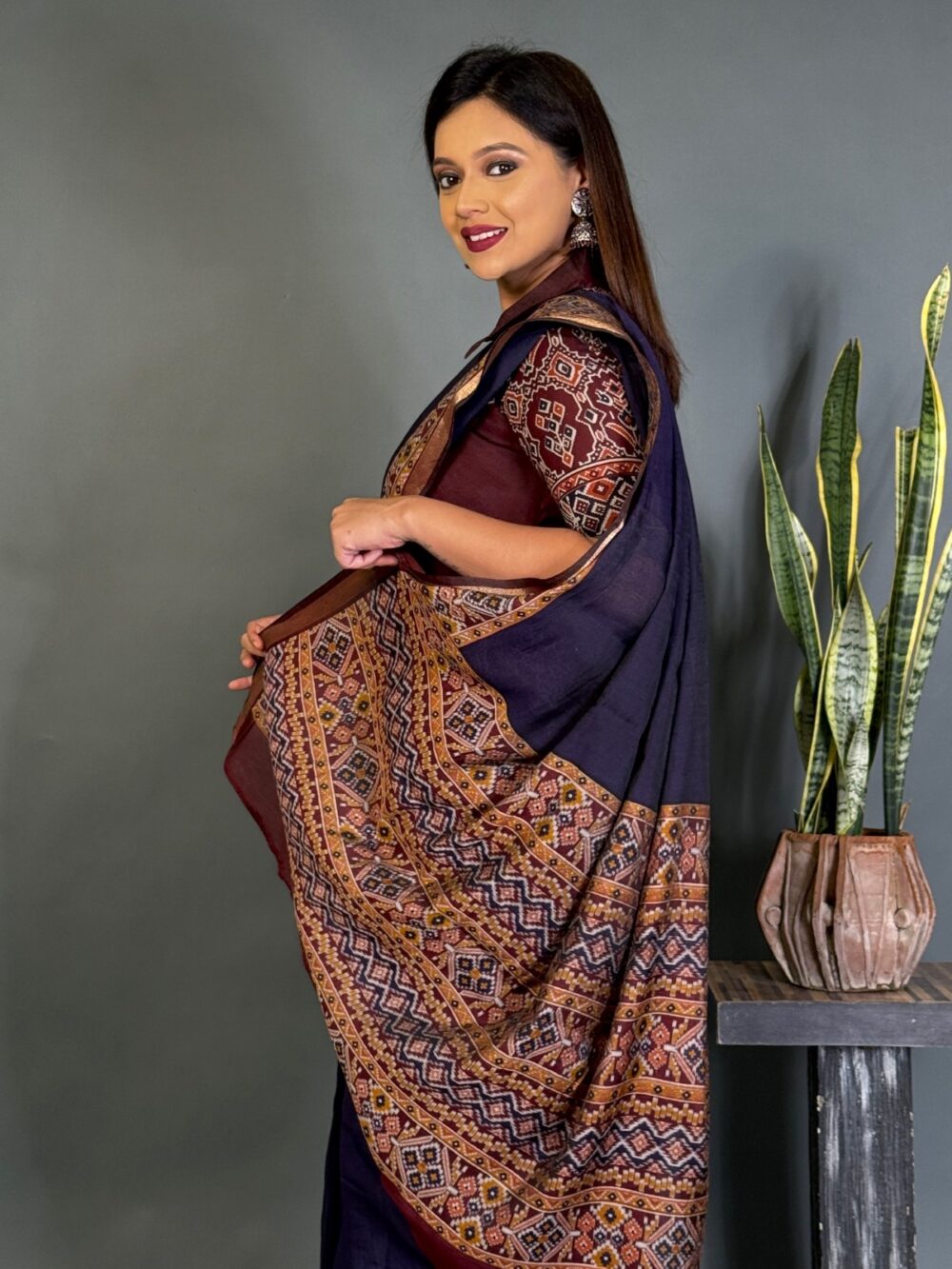 Patola Noir Navy-Chocolate Ready-to-wear Saree - Image 3