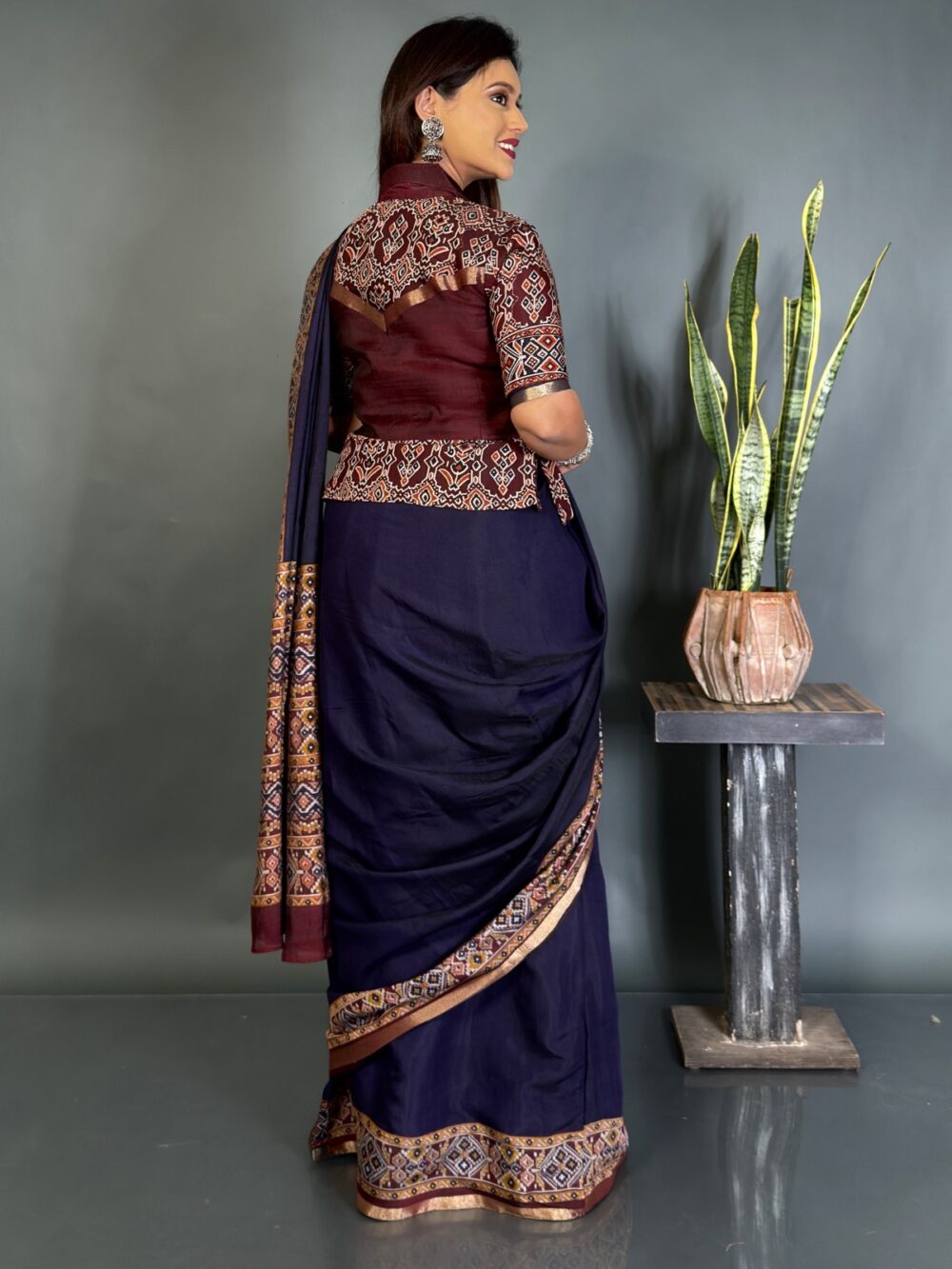 Patola Noir Navy-Chocolate Ready-to-wear Saree - Image 4