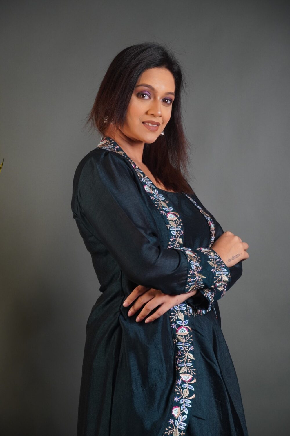 Emerald Elegance Dark peacock Green Dola Silk Fusion Set - Image 5