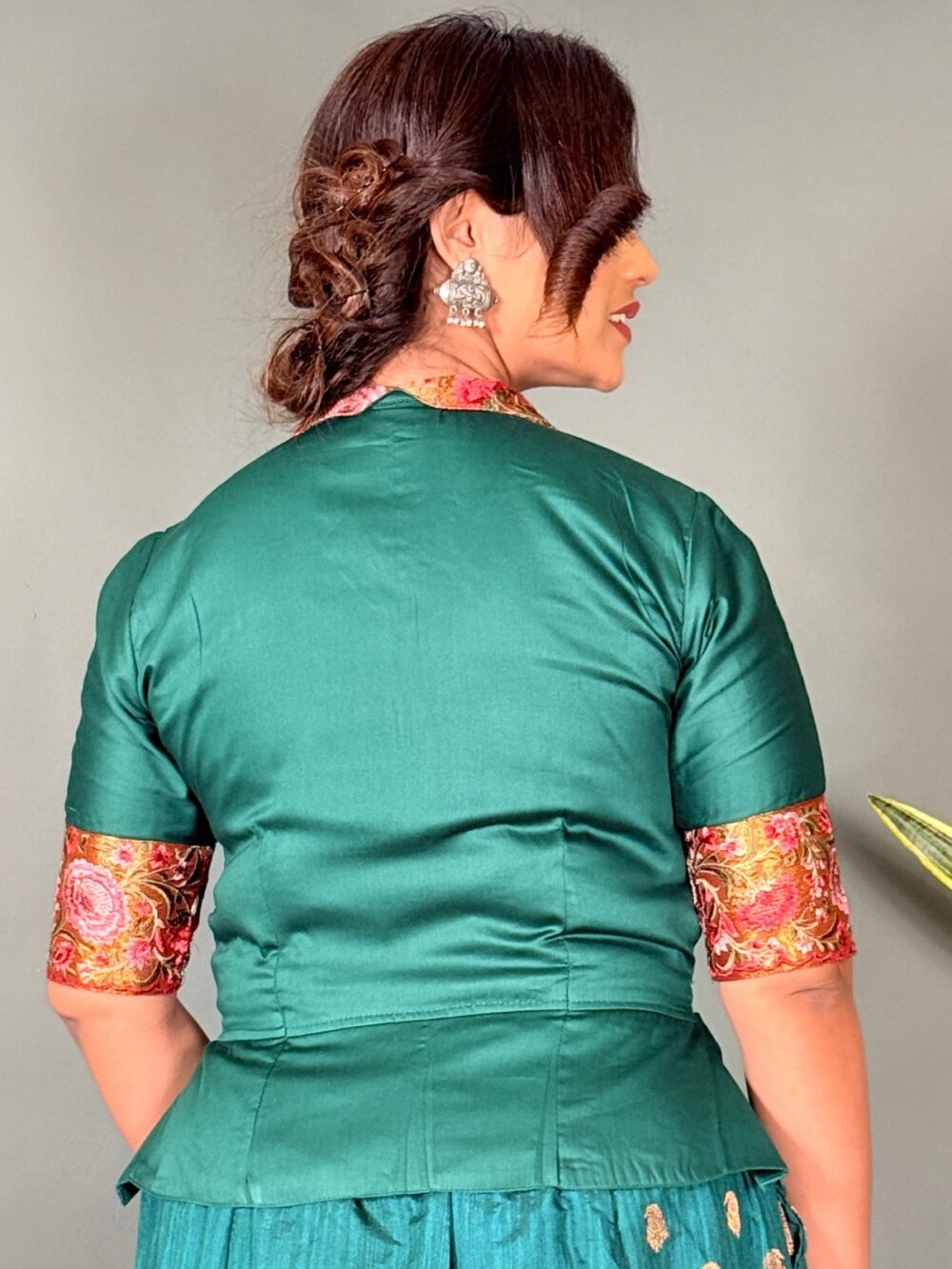 Emerald Grace: Designer Front-Zip Collar Blouse - Image 4