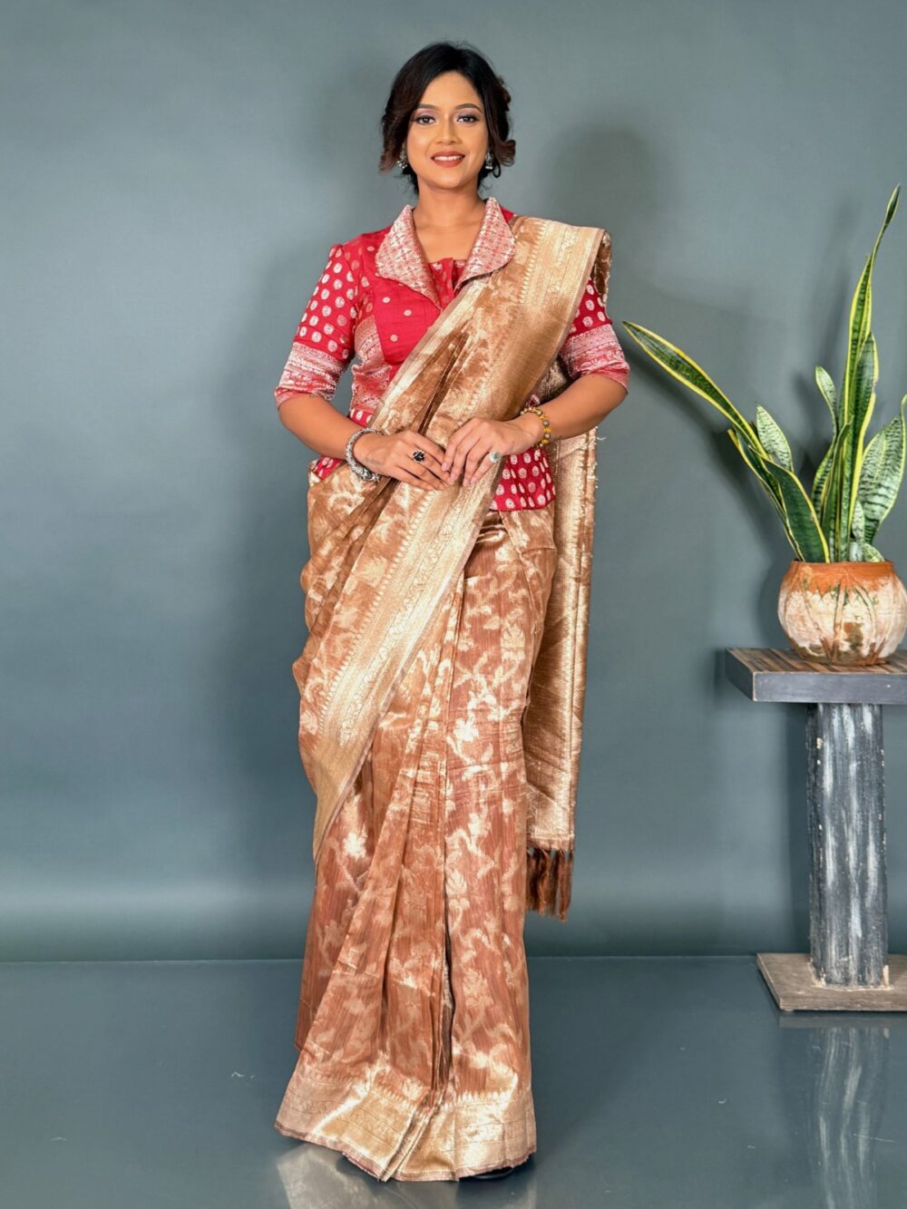 Peach Bloom Elegance Organza Banarasi Ready Saree - Image 2