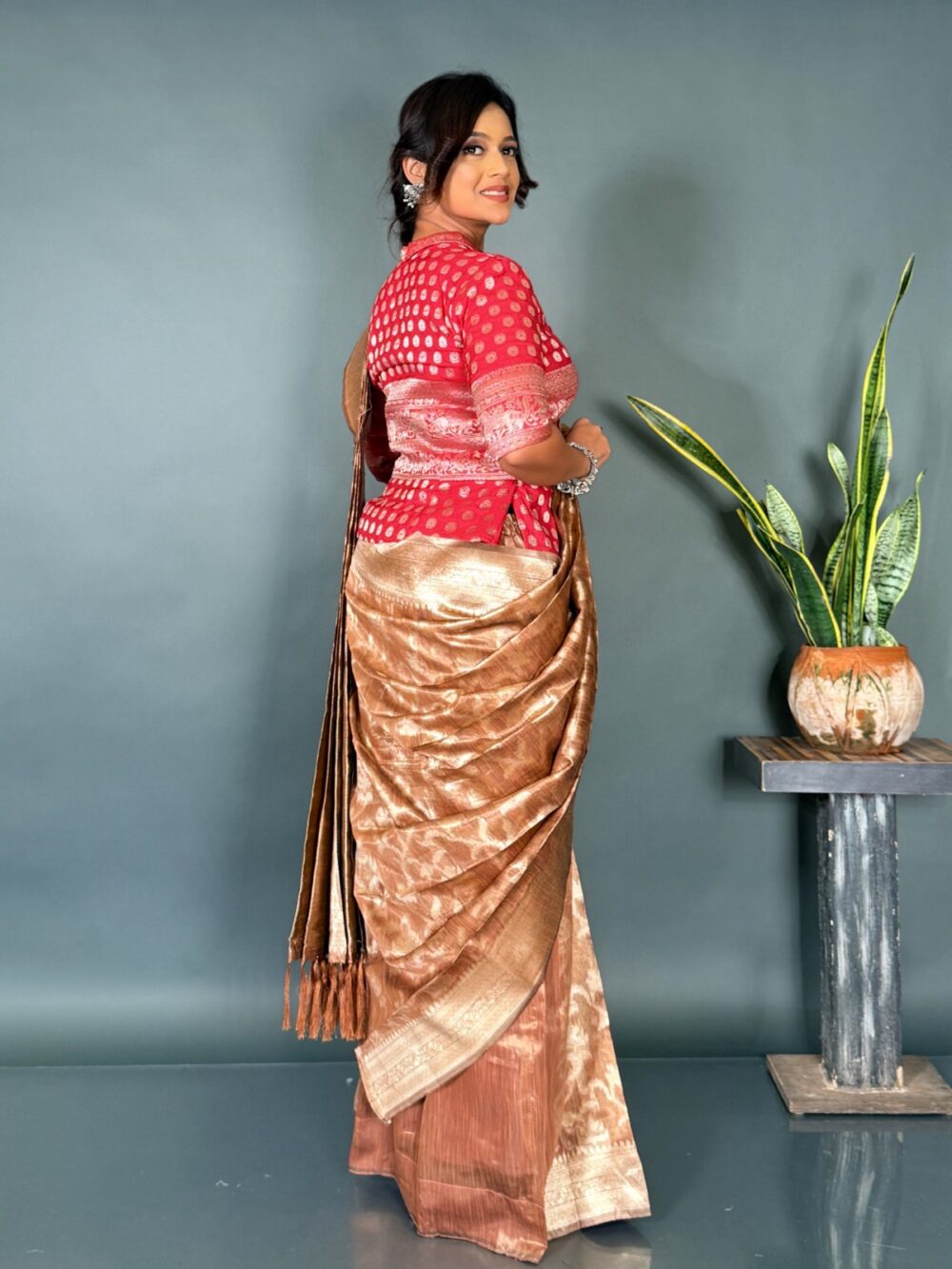 Peach Bloom Elegance Organza Banarasi Ready Saree - Image 3