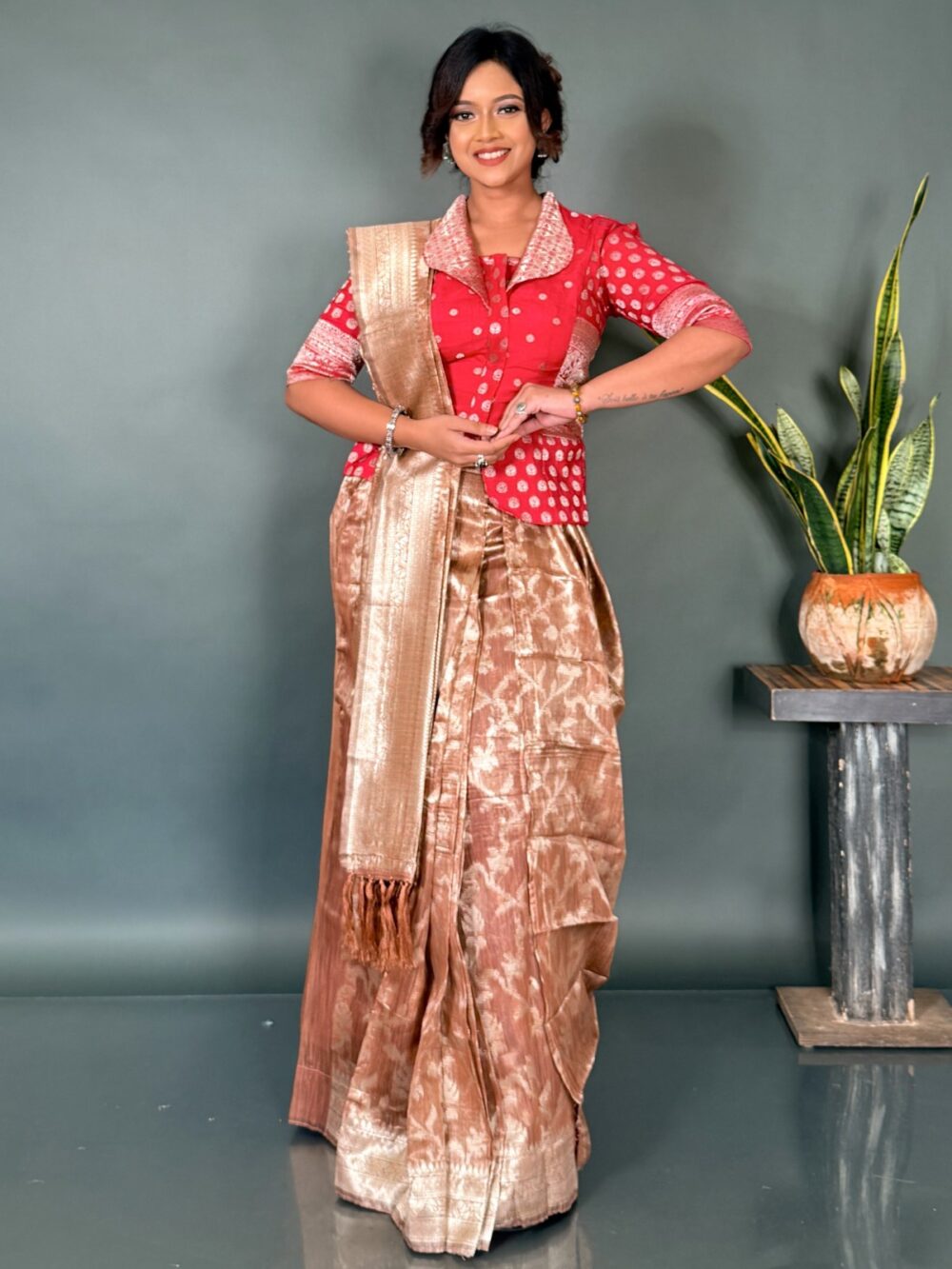 Peach Bloom Elegance Organza Banarasi Ready Saree - Image 4
