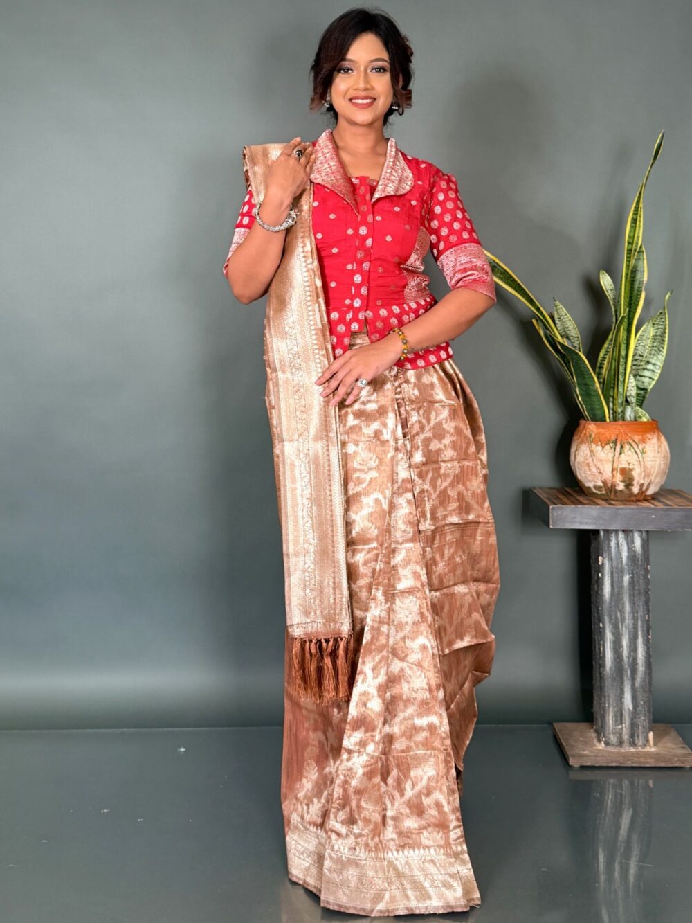 Peach Bloom Elegance Organza Banarasi Ready Saree - Image 5