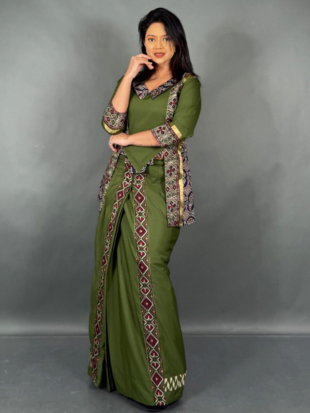 Mahendi Glow Fusion Set with Multicolor Border - Image 3