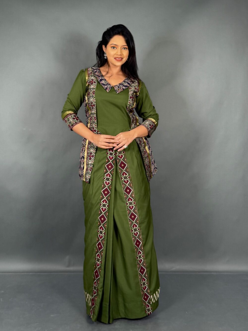 Mahendi Glow Fusion Set with Multicolor Border - Image 4