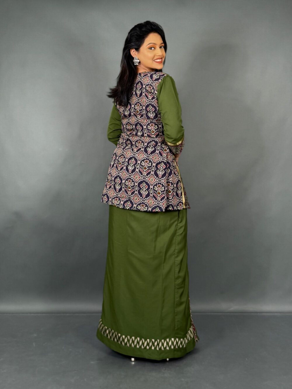 Mahendi Glow Fusion Set with Multicolor Border - Image 6