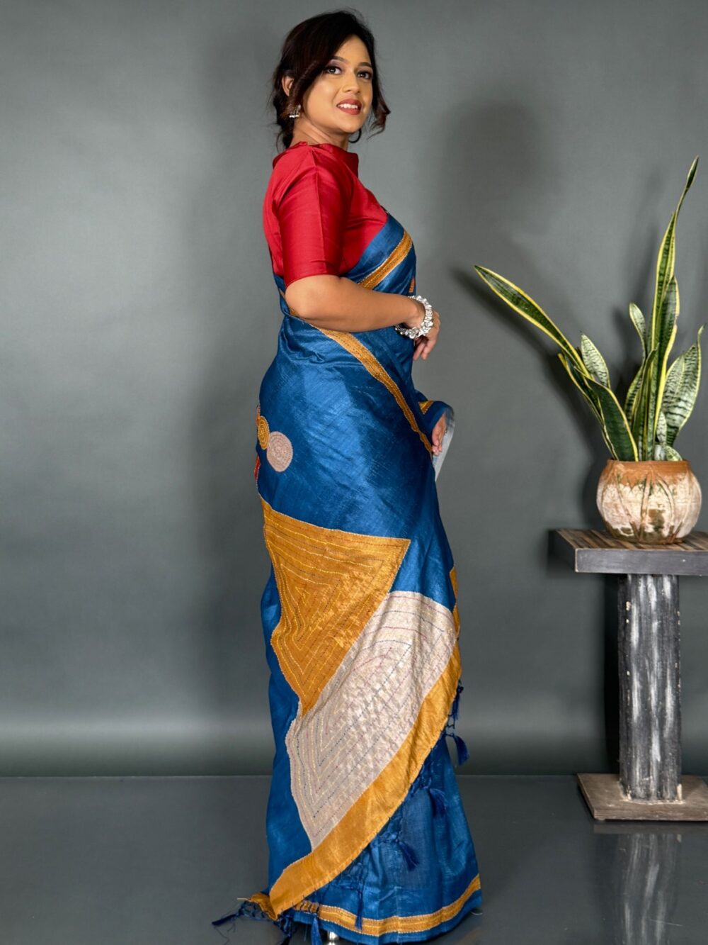 Must-Have Ready-to-Wear Royal Blue  Saree - Image 4