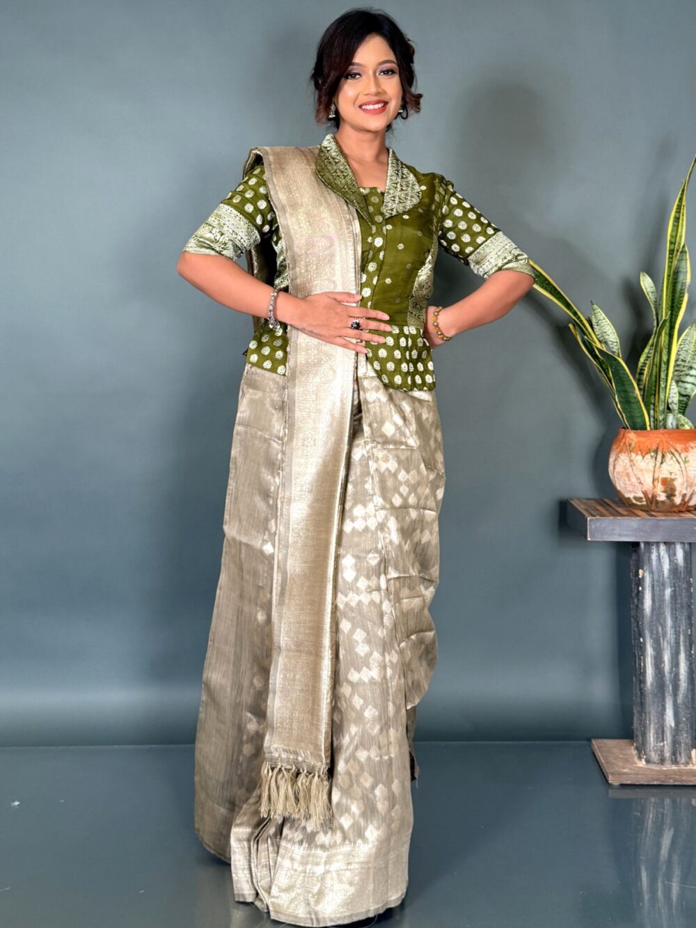 Elegant Organza Designer Insta Saree - Image 3