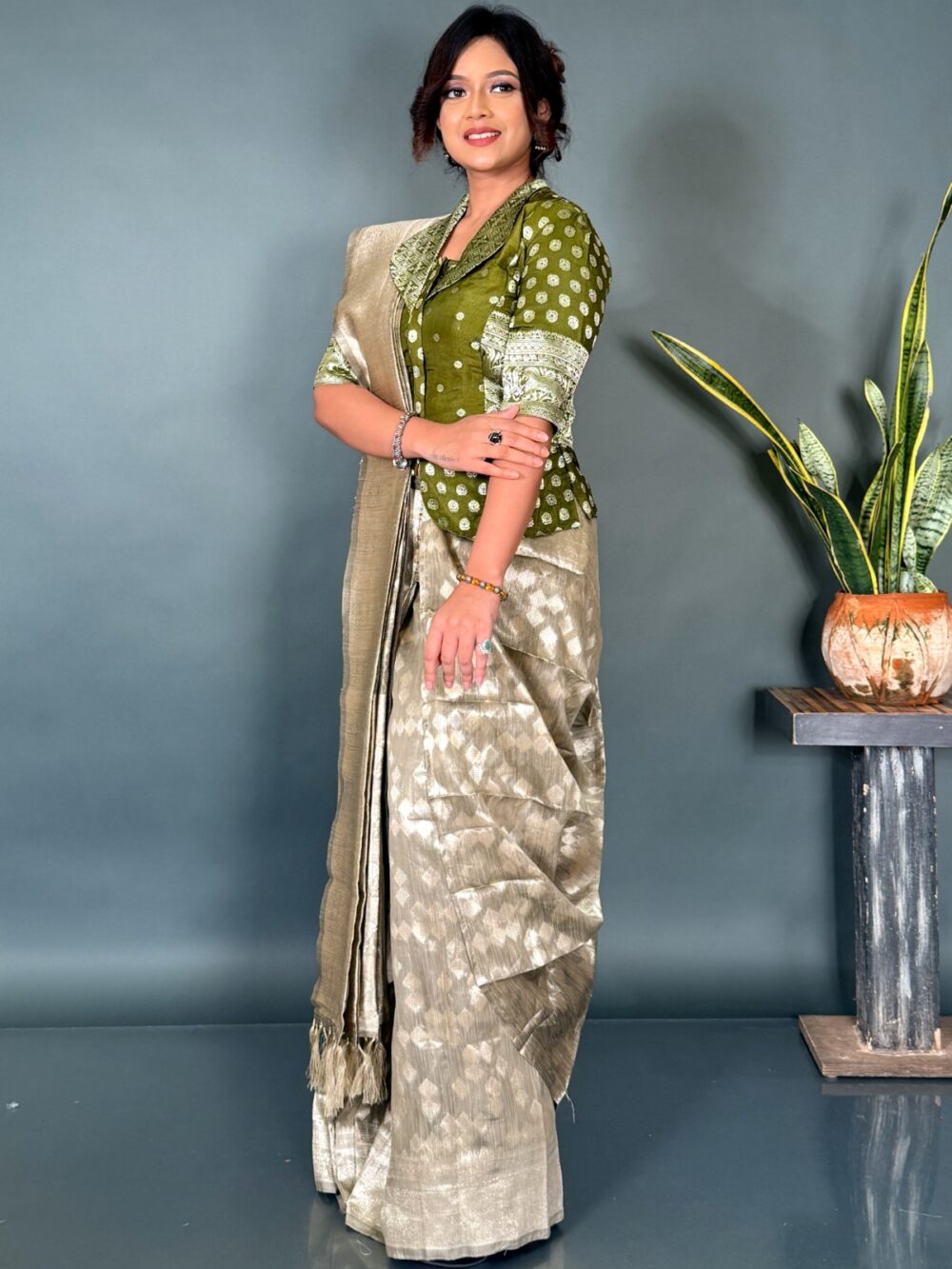 Elegant Organza Designer Insta Saree - Image 4