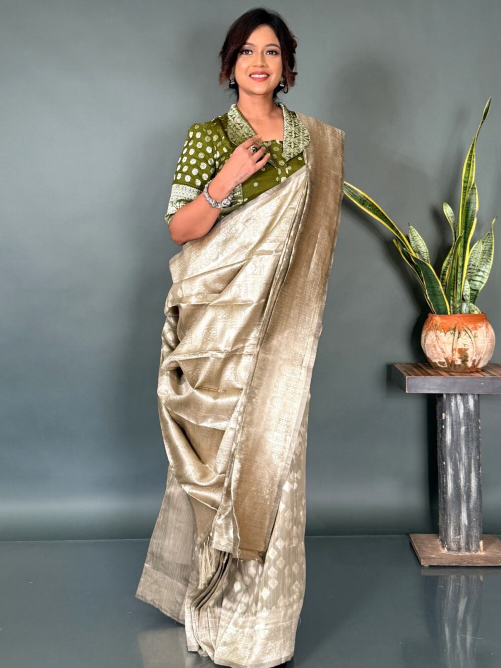 Elegant Organza Designer Insta Saree - Image 5