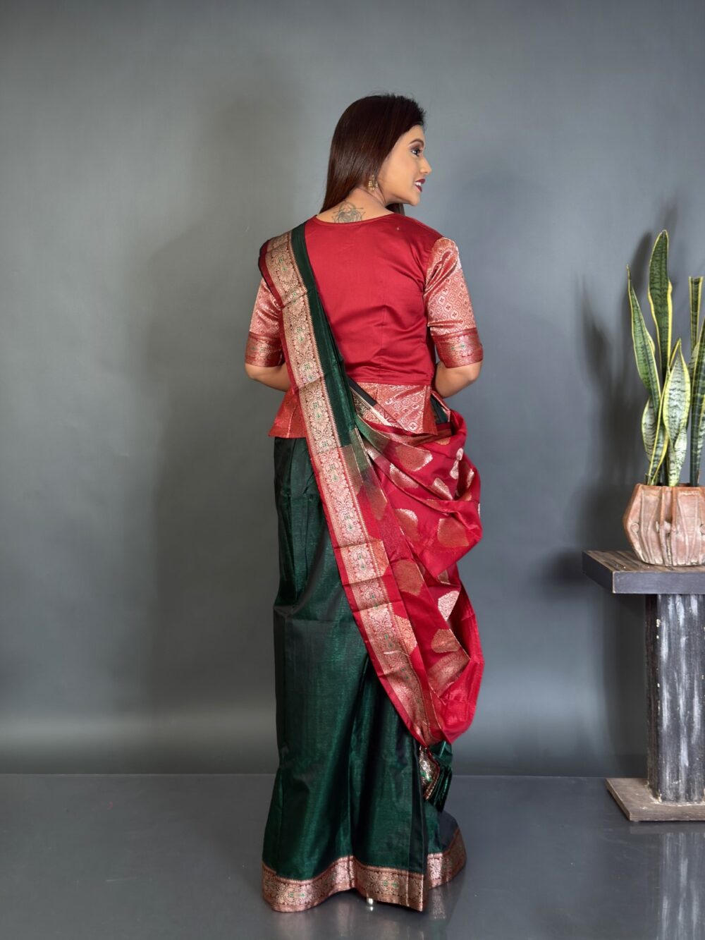Graceful Emerald Green Ready Saree Set – Maroon Twist - Image 4
