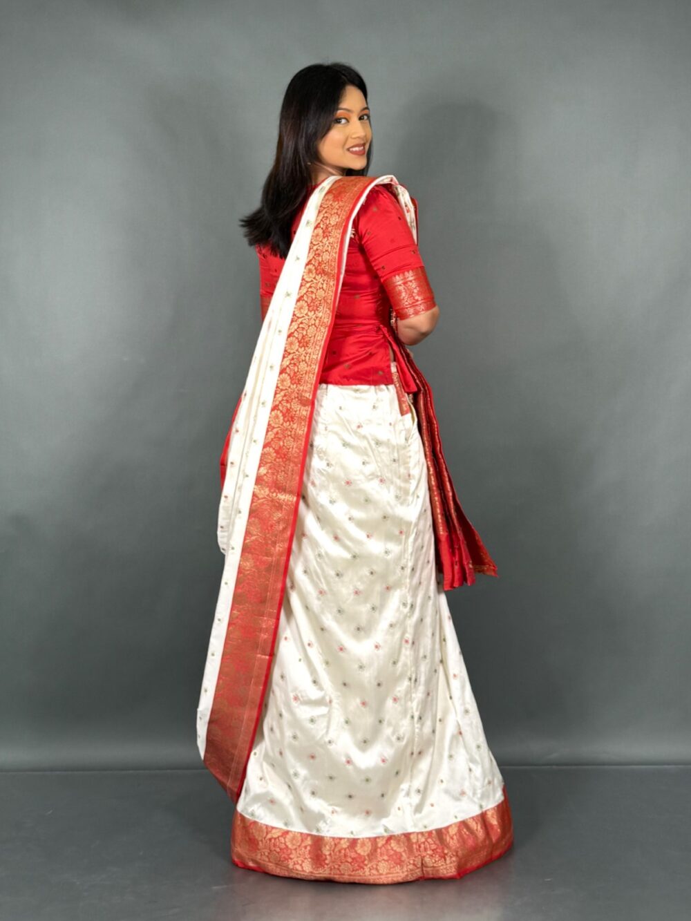 Katan Benarasi Fusion Set in Classic Red & White - Image 2
