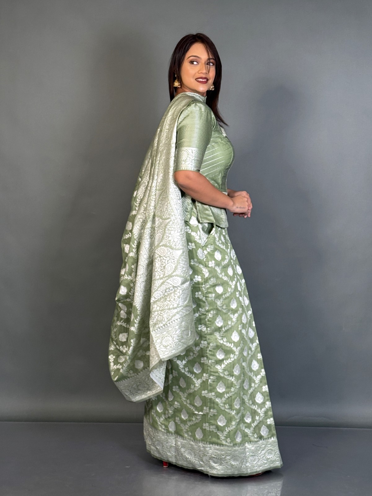 Pista Bloom Jamdani Ready-to-Wear Saree Set - Image 2