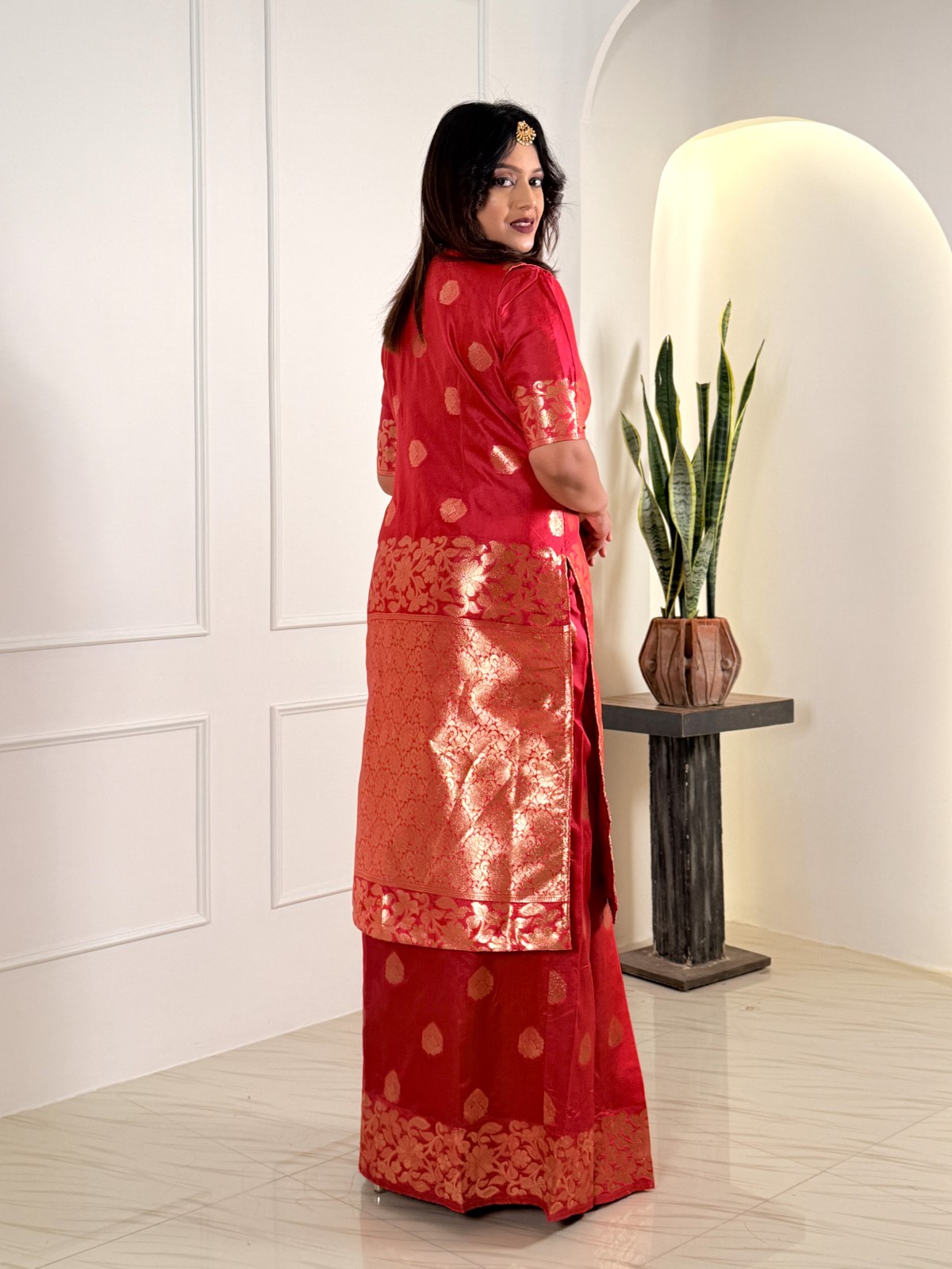 Red Reverie Semi Katan Banarasi Fusion Saree Set - Image 7